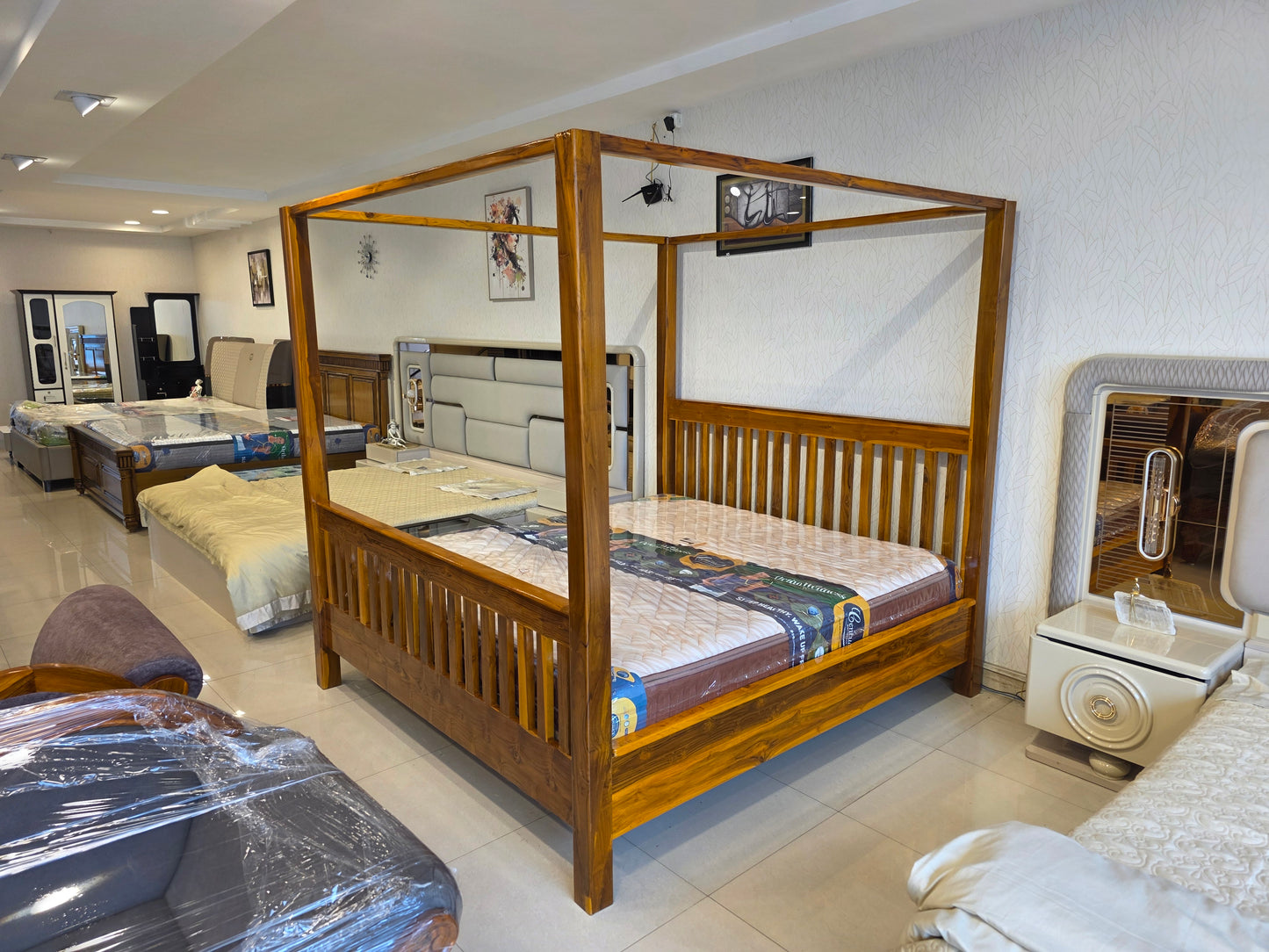 5S Teak canopy bed