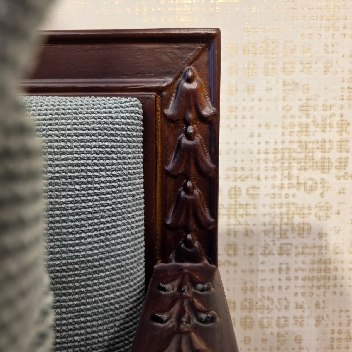Temple carving sofa 3 + 2